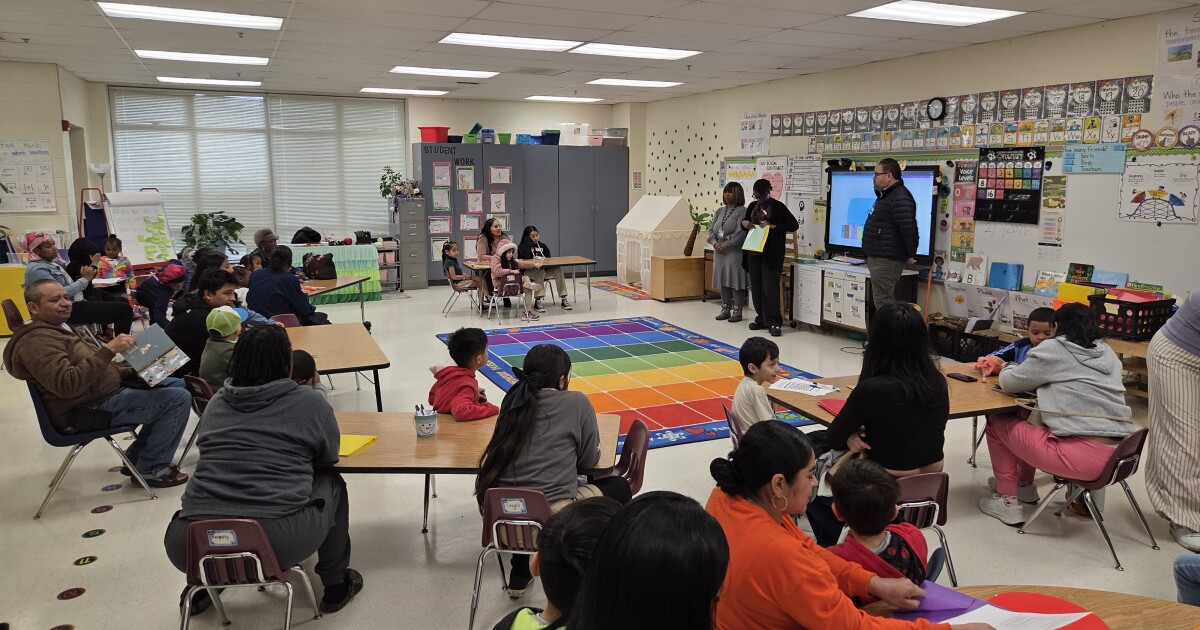 Hidden Valley Elementary tries new approach for literacy test: teaching families – WFAE